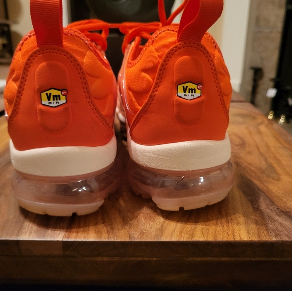 Sneakers - Picture 3 of 5